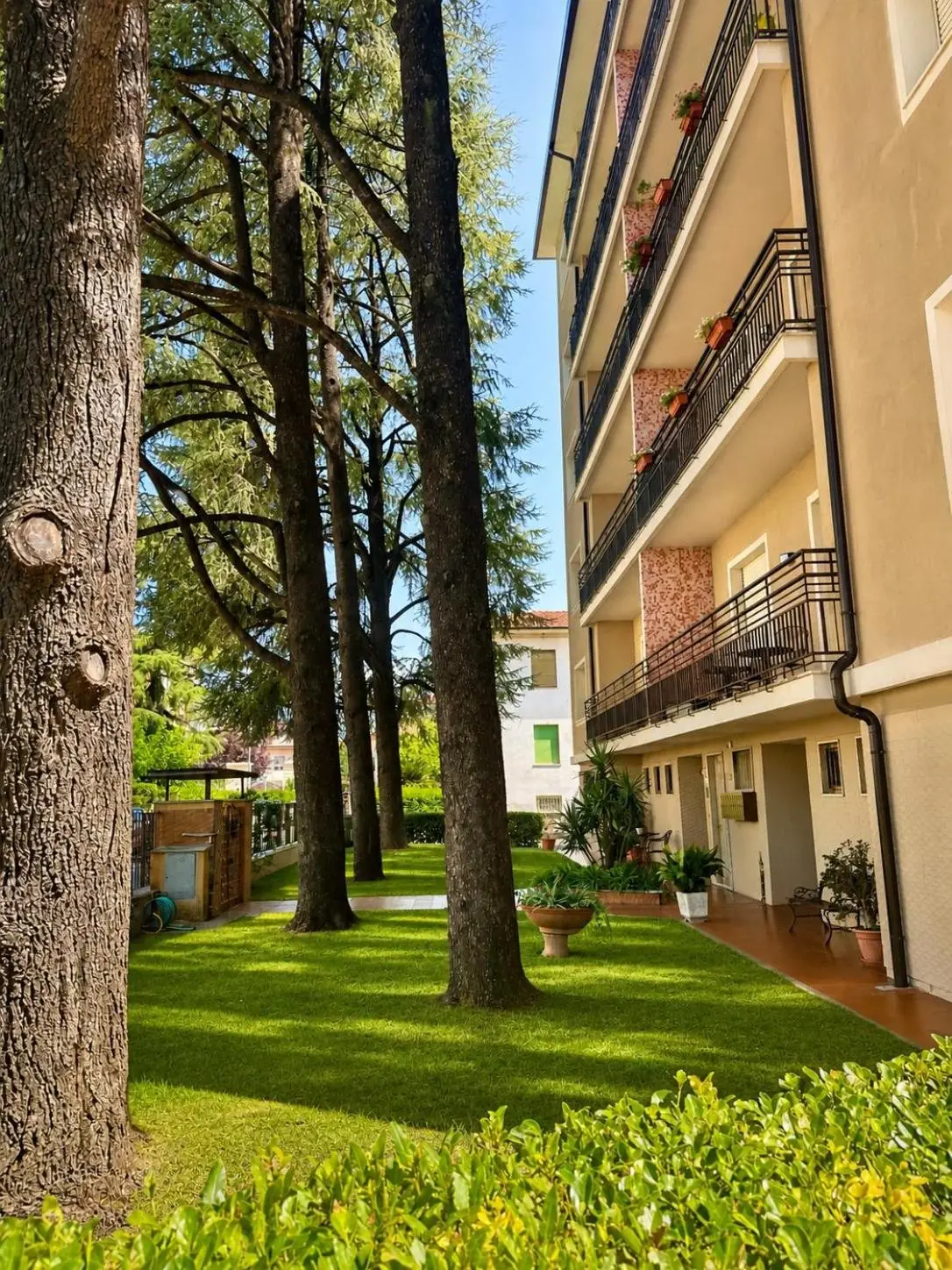 Il giardino con gli abeti di Puccini Luxury Rooms